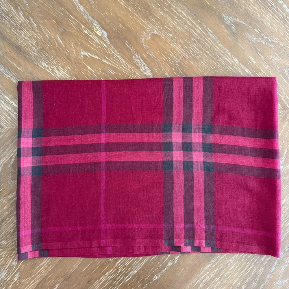 Burberry Cotton Shawl Red Black